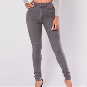 The Right Angle Skinny Jeans (Never Worn)